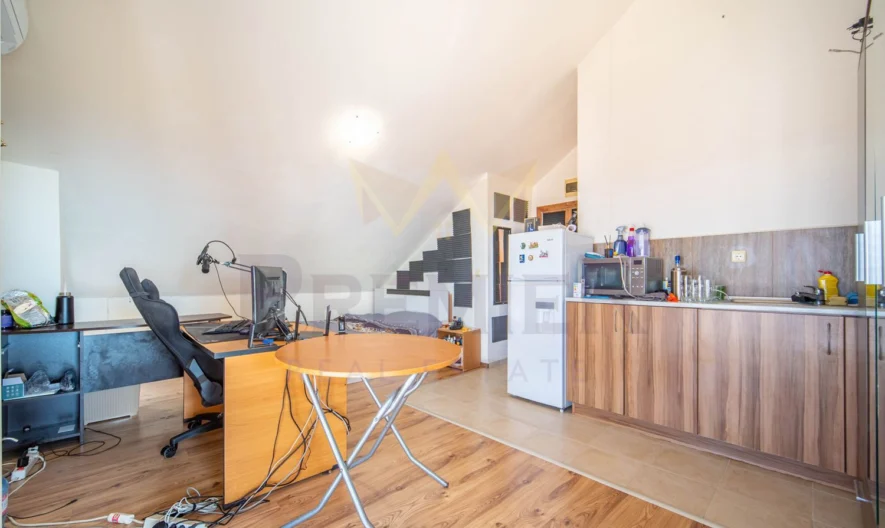 Многофункционална къща с осем апартамента подземен паркинг и морска панорама – м-ст Ален Мак - - снимка 12 - Имоти Премиер