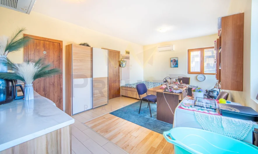 Многофункционална къща с осем апартамента подземен паркинг и морска панорама – м-ст Ален Мак -  - снимка 8 - Имоти Премиер