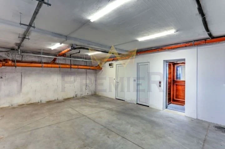 МНОГОСТАЕН АПАРТАМЕНТ, ГАЛАТА -  - снимка 13 - Имоти Премиер