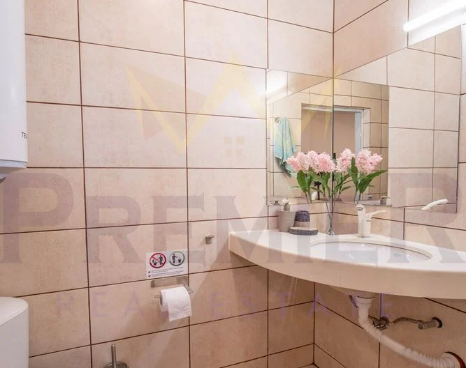 Многостаен апартамент, разделен на три отделни в идеален център на гр. Варна -  - снимка 19 - Имоти Премиер