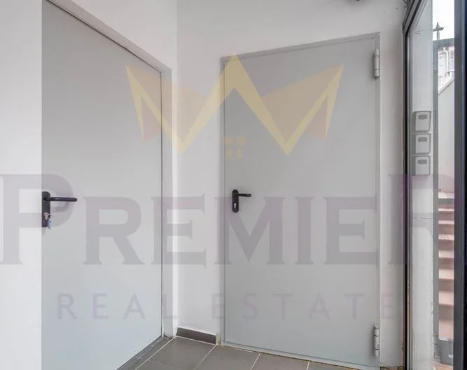 Многостаен апартамент, разделен на три отделни в идеален център на гр. Варна -  - снимка 20 - Имоти Премиер