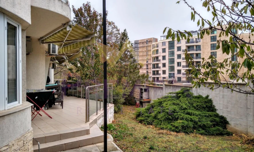 Многостаен апартамент с гараж в к.к. Чайка - - снимка 11 - Имоти Премиер