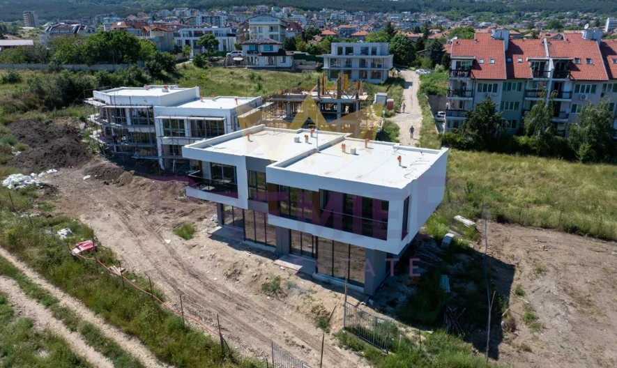 МОДЕРНА 3 ЕТАЖНА КЪЩА С МОРСКА ПАНОРАМА -  - снимка 17 - Имоти Премиер