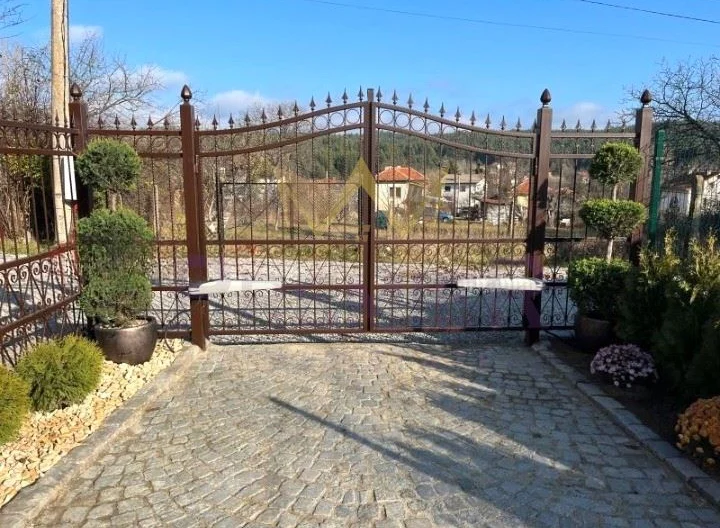 Модерна двуетажна  къща  в с.Ковачевци -  - снимка 17 - Имоти Премиер