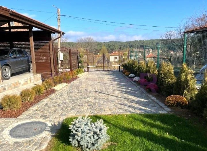 Модерна двуетажна  къща  в с.Ковачевци -  - снимка 3 - Имоти Премиер