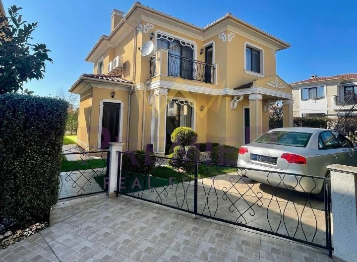 Модерна двуетажна вила в луксозен комплекс „Виктория Лейкс“, гр. Поморие -  - снимка 1 - Имоти Премиер