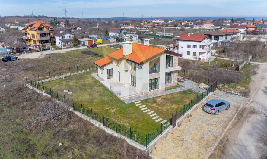 🏡 МОДЕРНА ЕДНОФАМИЛНА КЪЩА С АКТ 16 И НЕСКРИВАЕМА МОРСКА ПАНОРАМА - - снимка 1 - Имоти Премиер