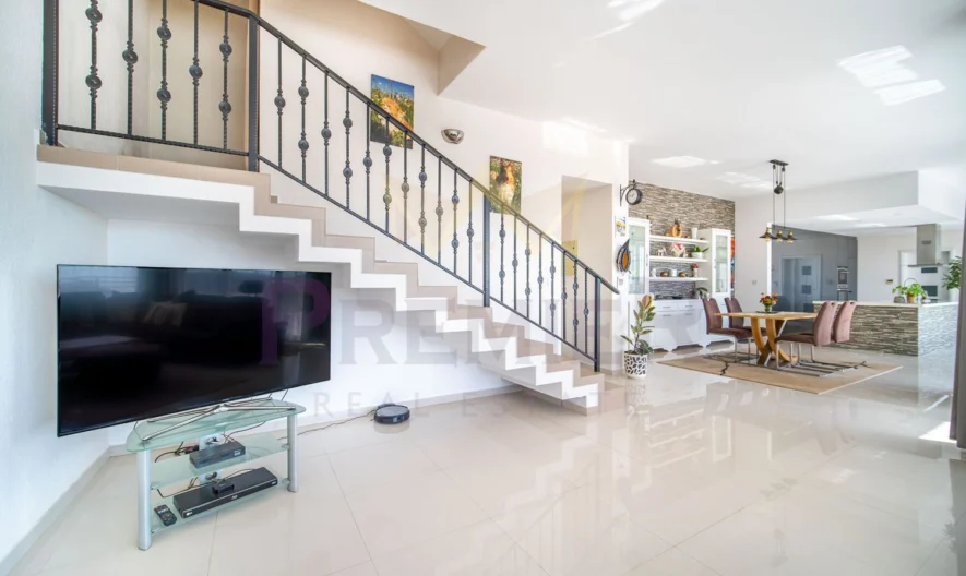 Модерна  къща с уникална морска панорама в град Балчик ! -  - снимка 9 - Имоти Премиер