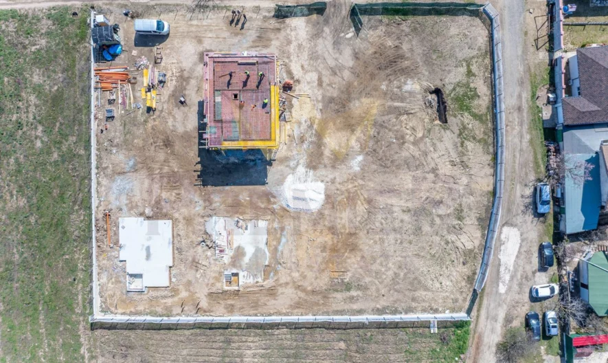 МОНОЛИТНА ДВУЕТАЖНА КЪЩА С ДВОР,  м-т Ракитника -  - снимка 12 - Имоти Премиер