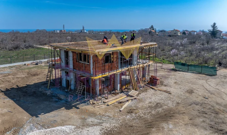 МОНОЛИТНА ДВУЕТАЖНА КЪЩА С ДВОР,  м-т Ракитника -  - снимка 3 - Имоти Премиер