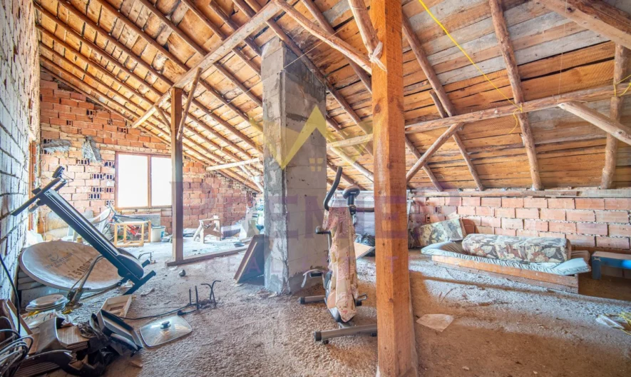 Монолитна къща – частично обзаведена и топлоизолирана в с.Могилище, общ. Каварна, обл. Добрич -  - снимка 19 - Имоти Премиер