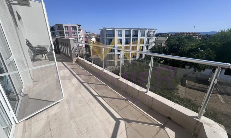 Морски изглед от последен етаж – обзаведено ателие до плажа - - снимка 12 - Имоти Премиер