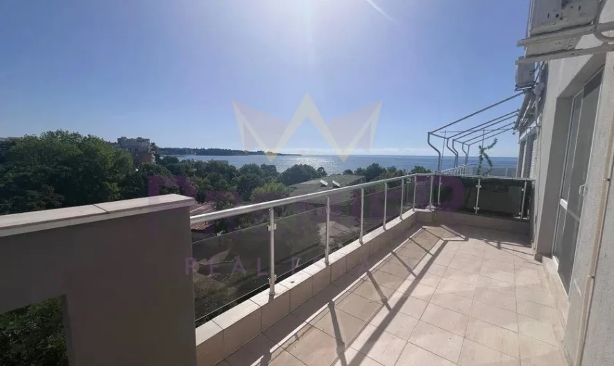 Морски изглед от последен етаж – обзаведено ателие до плажа -  - снимка 13 - Имоти Премиер