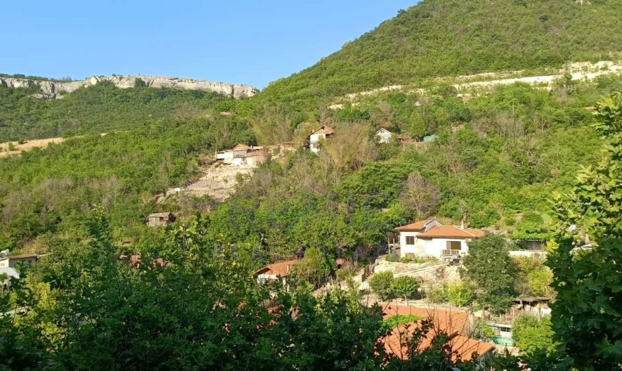 Multi-room apartment in the town of Provadia -  - snimka 1 - Imoti Premier