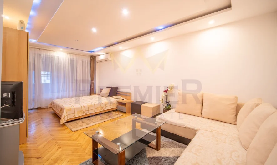 Напълно обзаведен апартамент с три отделни стаи в ж.к. Младост -  - снимка 1 - Имоти Премиер