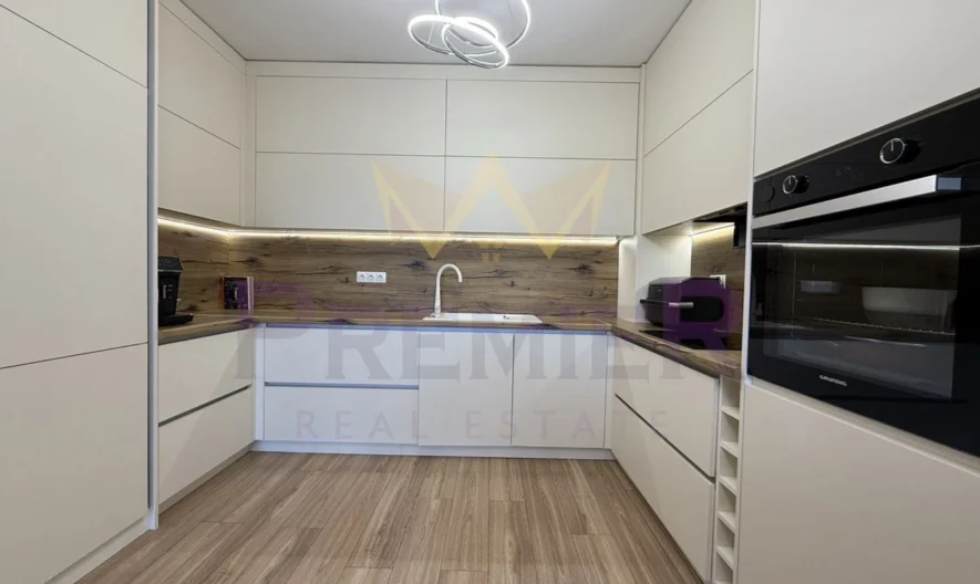 Напълно обзаведен четиристаен апартамент к.к Св. Константин и Елена - - снимка 1 - Имоти Премиер