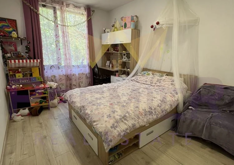 Невероятна къща с три спални и прекрасен двор - - снимка 11 - Имоти Премиер