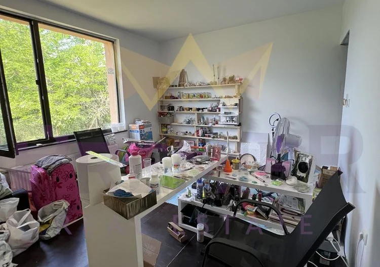 Невероятна къща с три спални и прекрасен двор - - снимка 15 - Имоти Премиер