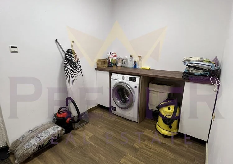 Невероятна къща с три спални и прекрасен двор - - снимка 18 - Имоти Премиер