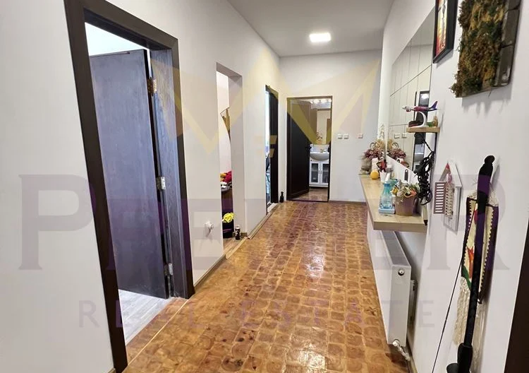 Невероятна къща с три спални и прекрасен двор - - снимка 19 - Имоти Премиер