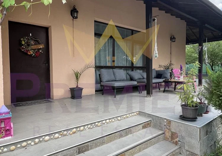 Невероятна къща с три спални и прекрасен двор - - снимка 27 - Имоти Премиер