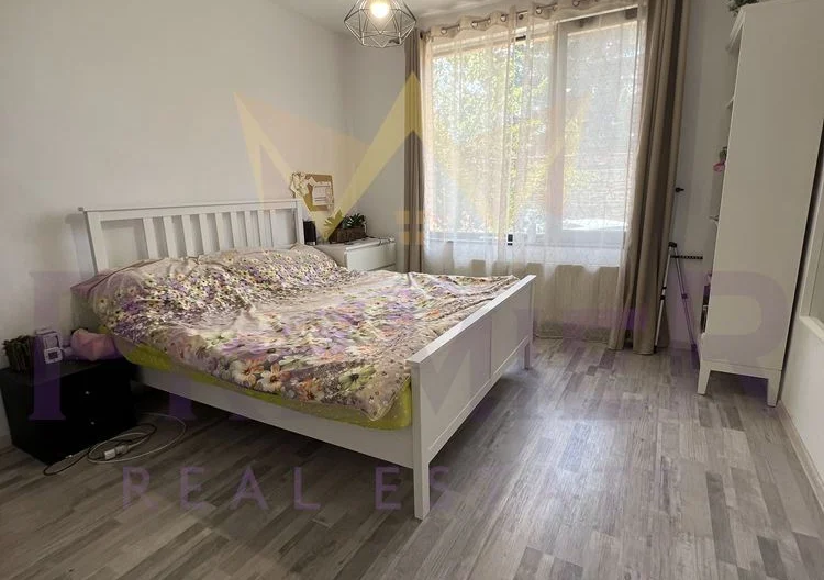 Невероятна къща с три спални и прекрасен двор - - снимка 9 - Имоти Премиер