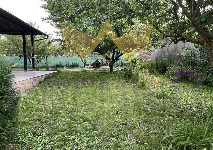 Невероятный дом с тремя спальнями и прекрасным двором -  - снимка 25 - Имоти Премиер