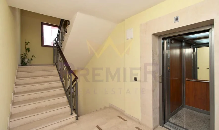 NEW SPACIOUS COZY AND WARM APARTMENT WITH SEA PANORAMA, CENTER -  - snimka 9 - Imoti Premier