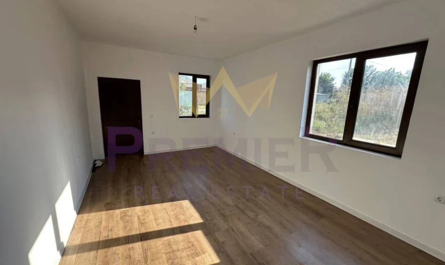 Нова къща с три спални и самостоятелен двор в с. Ливада -  - снимка 2 - Имоти Премиер