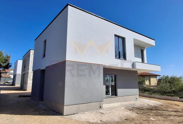 Обява за имот 1179591, Площ: 170 м<sup>2</sup>, Цена: 257000 EUR - Къщи Варна