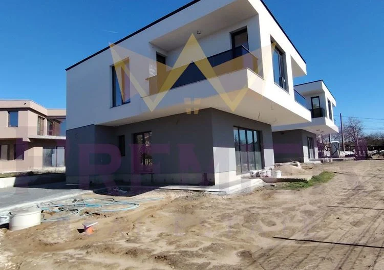 НОВОПОСТРОЕНА КЪЩА НА 60 МЕТРА ОТ ГЛАВНИЯ ПЪТ – БОРОВЕЦ ЮГ, ВАРНА -  - снимка 12 - Имоти Премиер