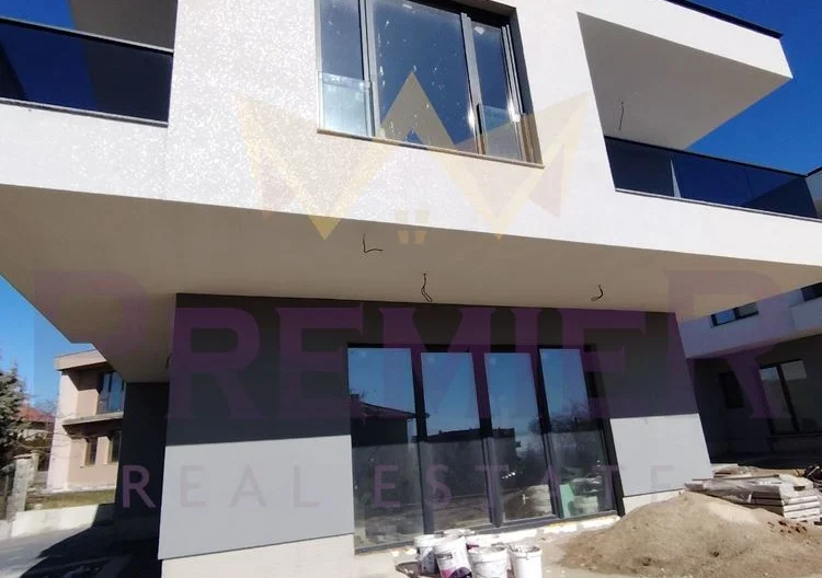 НОВОПОСТРОЕНА КЪЩА НА 60 МЕТРА ОТ ГЛАВНИЯ ПЪТ – БОРОВЕЦ ЮГ, ВАРНА -  - снимка 6 - Имоти Премиер