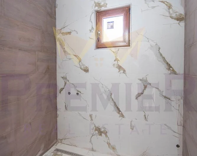 Новопостроена къща с красива морска панорама в град Балчик ! - - снимка 18 - Имоти Премиер