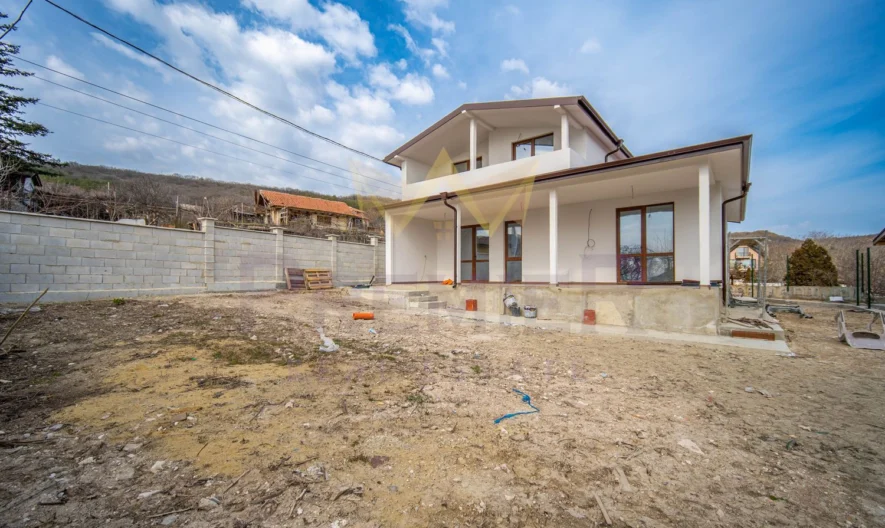 Новопостроена къща с красива морска панорама в град Балчик ! - - снимка 2 - Имоти Премиер