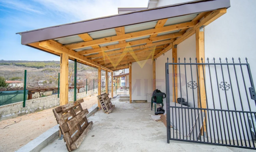 Новопостроена къща с красива морска панорама в град Балчик ! - - снимка 25 - Имоти Премиер