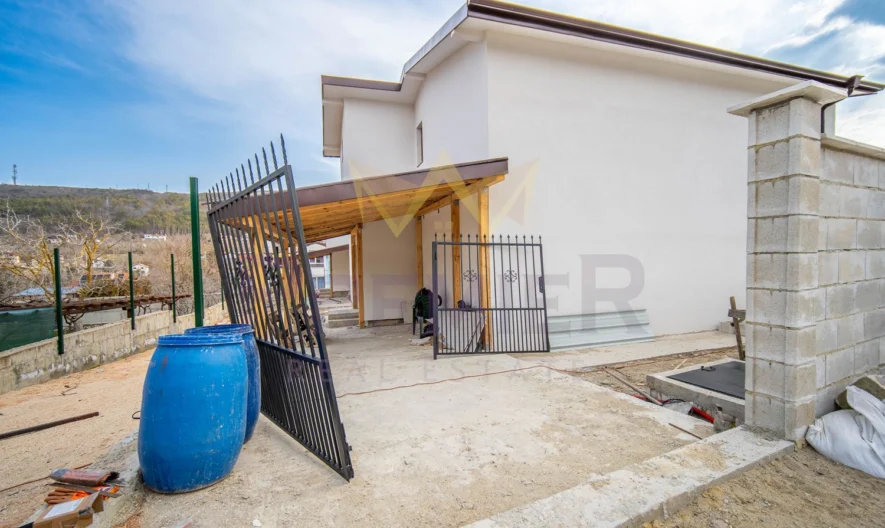 Новопостроена къща с красива морска панорама в град Балчик ! - - снимка 29 - Имоти Премиер