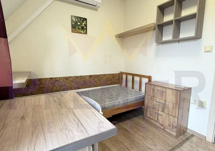 ОБЗАВЕДЕН ЕДНОСТАЕН АПАРТАМЕНТ С ТЕРАСА - - снимка 4 - Имоти Премиер