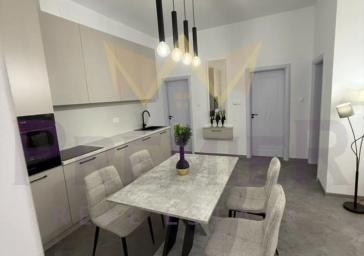 Обзаведен тристаен апартамент в Център - - снимка 6 - Имоти Премиер