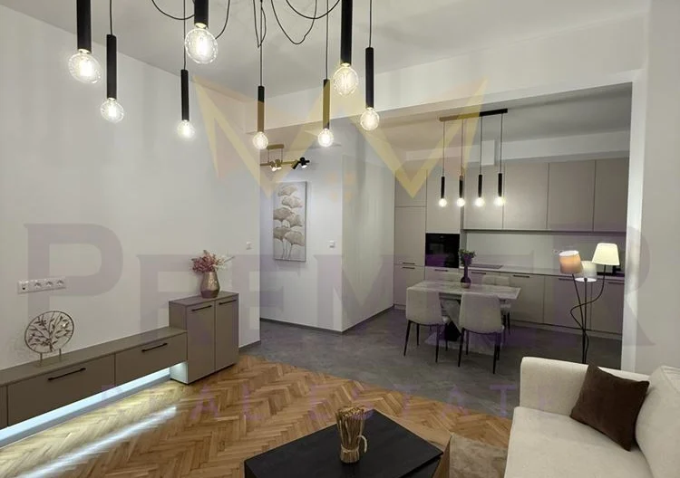 Обзаведен тристаен апартамент в Център - - снимка 7 - Имоти Премиер