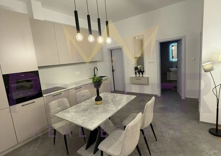 Обзаведен тристаен апартамент в Център - - снимка 9 - Имоти Премиер