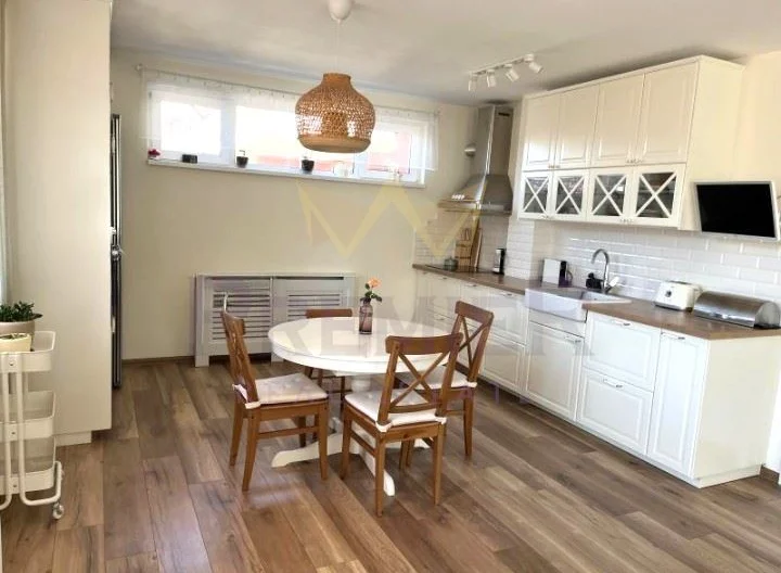 Обзаведен тристаен апартамент в затворен комплекс – Младост 4 - - снимка 2 - Имоти Премиер