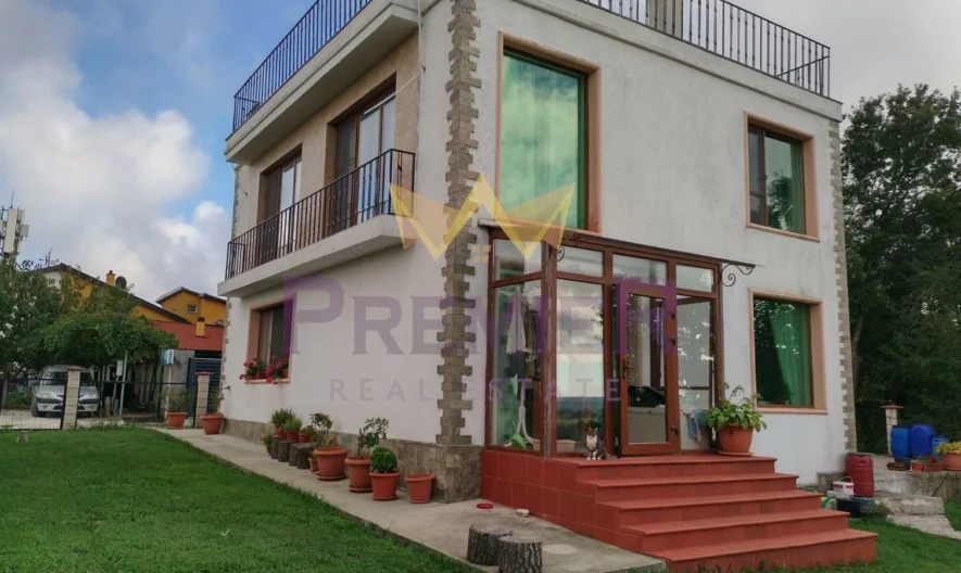 Обзаведена двуетажна къща, м-т Перчемлията, гр. Варна - - снимка 1 - Имоти Премиер