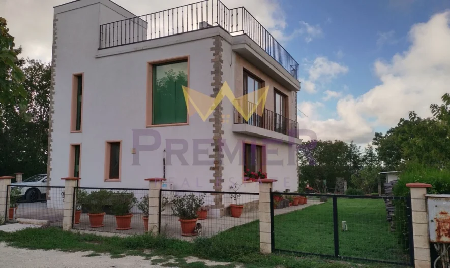 Обзаведена двуетажна къща, м-т Перчемлията, гр. Варна - - снимка 3 - Имоти Премиер