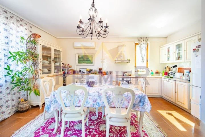 Обзаведена двуетажна къща, м-т Перчемлията, гр. Варна - - снимка 7 - Имоти Премиер