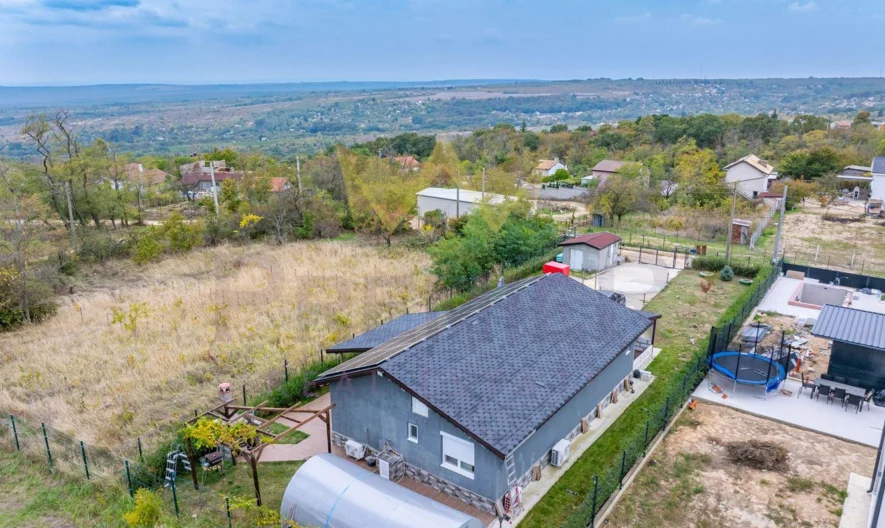 Обзаведена къща с 3 спални м-ст Боровец-Юг гр. Варна -  - снимка 12 - Имоти Премиер