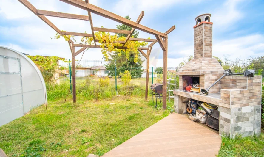 Обзаведена къща с 3 спални м-ст Боровец-Юг гр. Варна -  - снимка 17 - Имоти Премиер