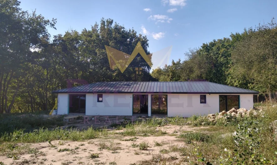 Одноэтажный дом в с. Долище - - снимка 1 - Имоти Премиер