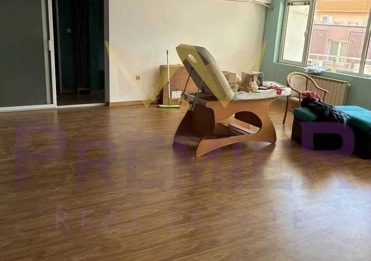 Офис на първи етаж  в супер център -  - снимка 7 - Имоти Премиер