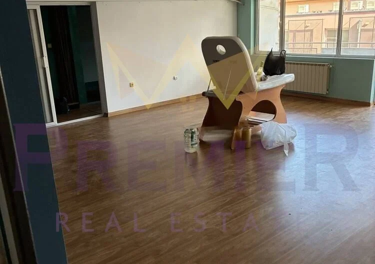 Офис на първи етаж  в супер център -  - снимка 8 - Имоти Премиер