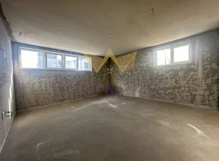 ОФИС в Малка Бутикова сграда, ж.к. Изгрев, гр. Варна - - снимка 1 - Имоти Премиер